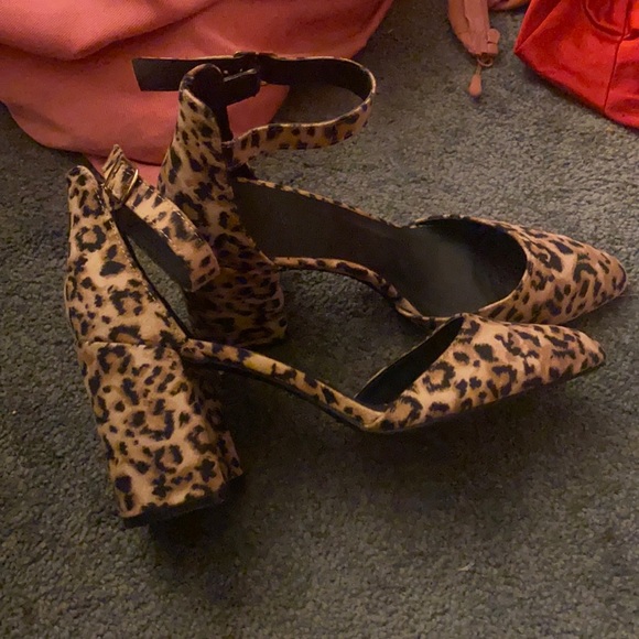 Leopard Print heels - Picture 1 of 4